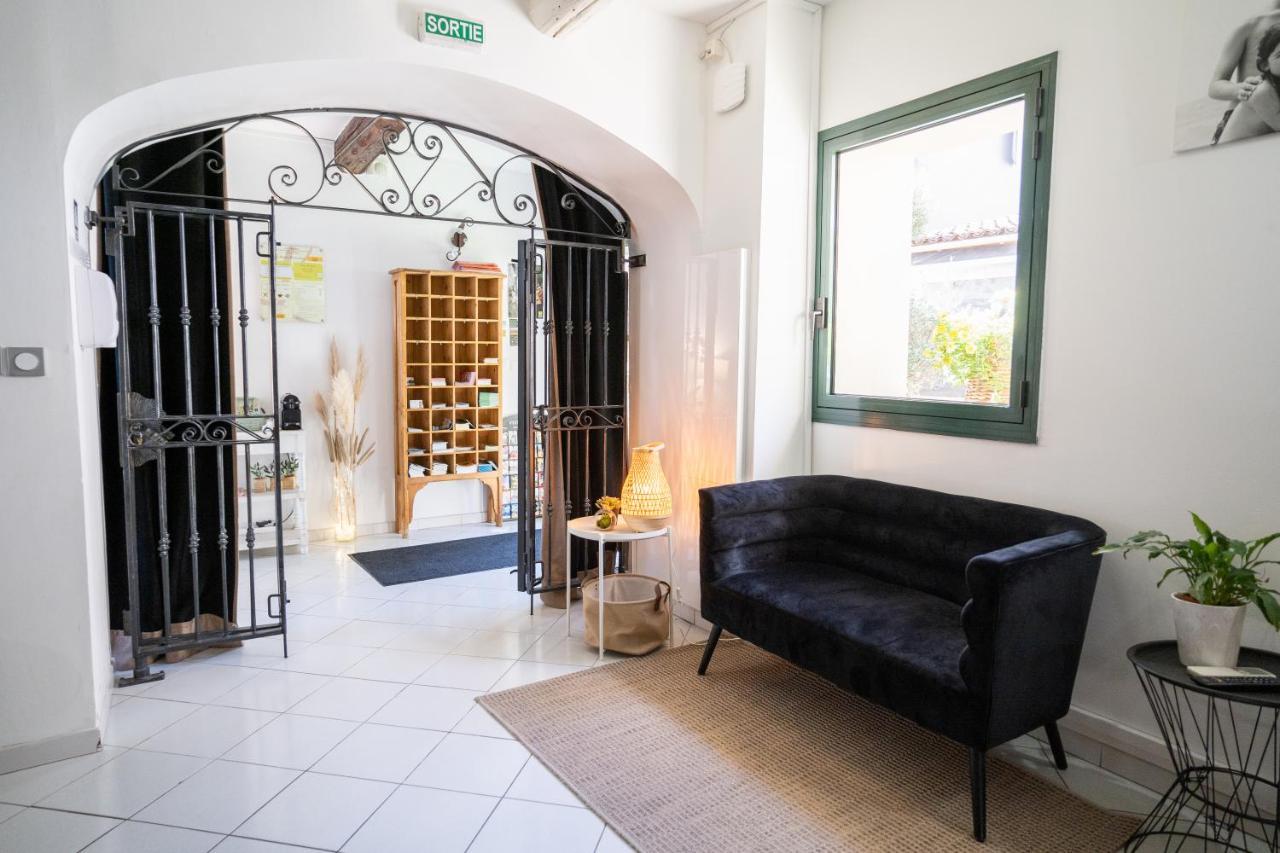 Logis Hotel La Feniere La Bouilladisse Buitenkant foto