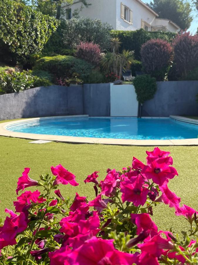 Logis Hotel La Feniere La Bouilladisse Buitenkant foto