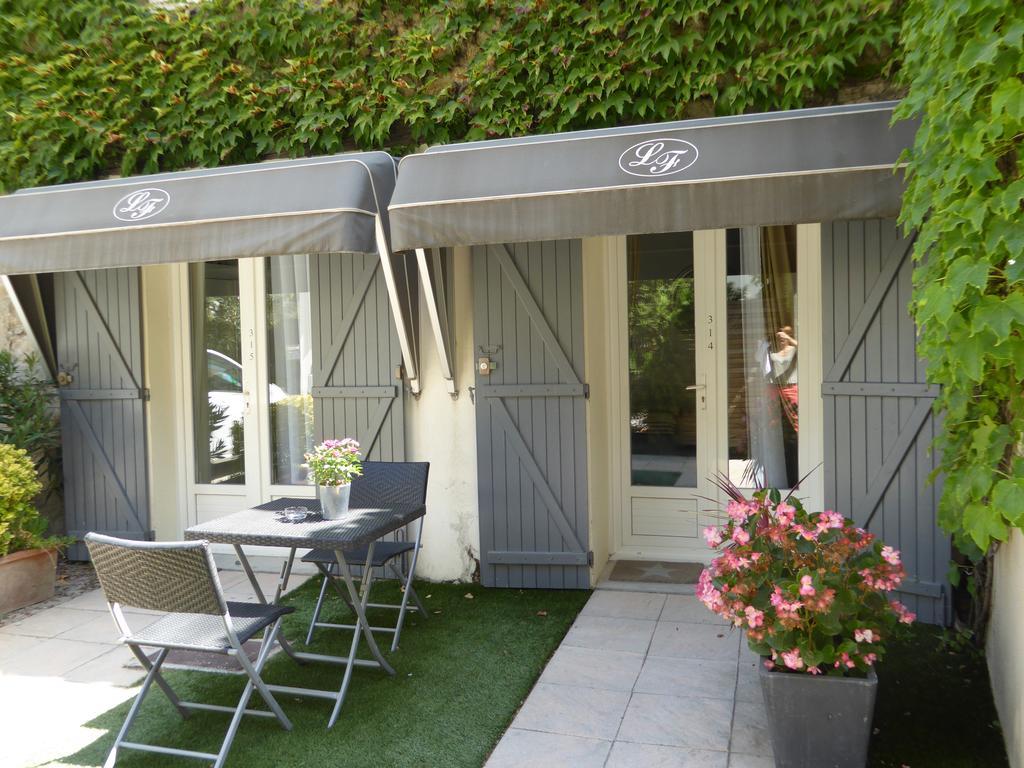 Logis Hotel La Feniere La Bouilladisse Buitenkant foto