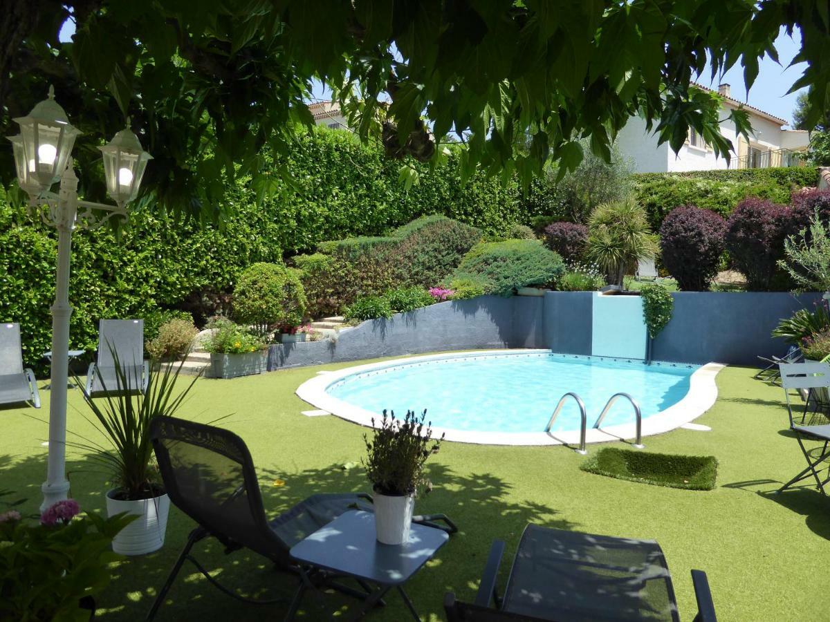 Logis Hotel La Feniere La Bouilladisse Buitenkant foto